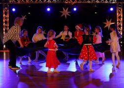 Showballett Formel I Weihnachtsrevue 2023 38